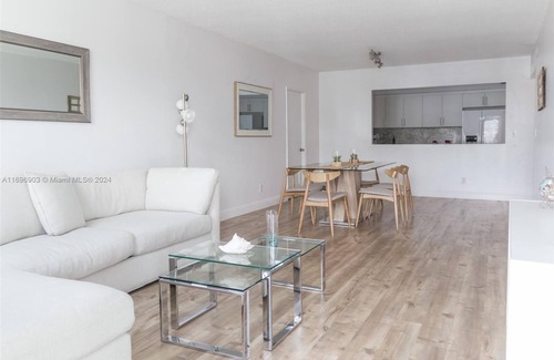 Sunny Isles Beach Condo | 2 bedroom plus den in Sunny Isles Beach 5 minute walk to the beach