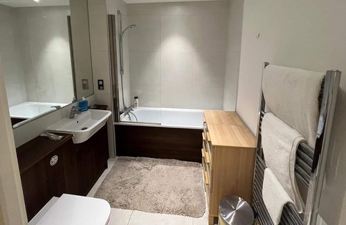 Ealing Common Bed & Breakfast | 2 bedroom private apartment with breakfast