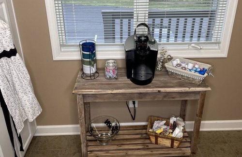 Huddleston Resort | 2 bedroom resort condo, upper condo w/ Amenities Mariners Landing