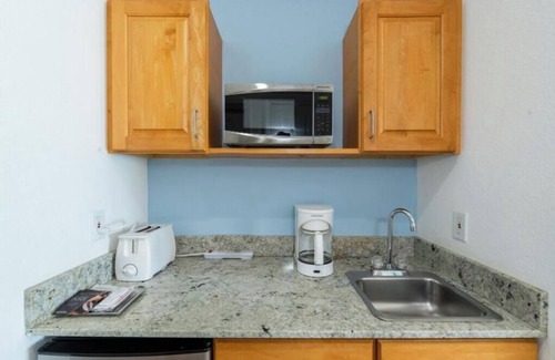 Colliers Bay House | 2 bedroom resort in Grand Cayman Island East End