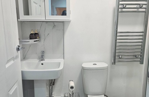 East Wickham Apartment | 2-Bedroom Retreat - Sleeps 4, Garden & Parking
