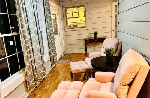 Pflugerville Villa | 2 bedroom retreat with sunroom close to techridge