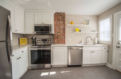 Murfreesboro House | 2 Bedroom-Sleeps 5-Only 5 Blocks to the Square and MTSU!
