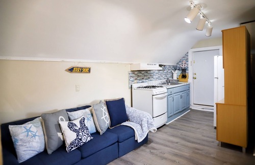 Long Branch Apartment | 2 Bedroom Sleeps 6. 1 blocks from Pier Village