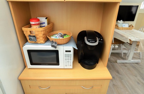 Long Branch Apartment | 2 Bedroom Sleeps 6. 1 blocks from Pier Village