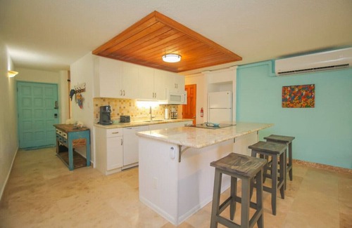Estate Golden Rock Apartment | 2 Bedroom Sleeps 6 - Cozy Condo with beach access