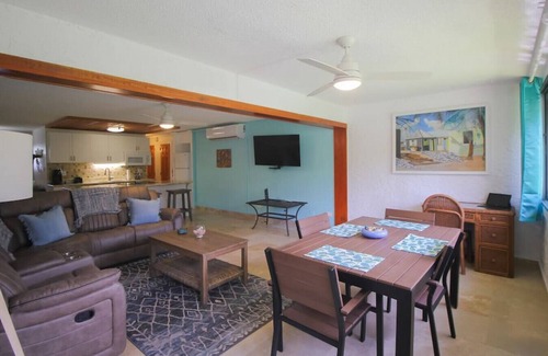 Estate Golden Rock Apartment | 2 Bedroom Sleeps 6 - Cozy Condo with beach access