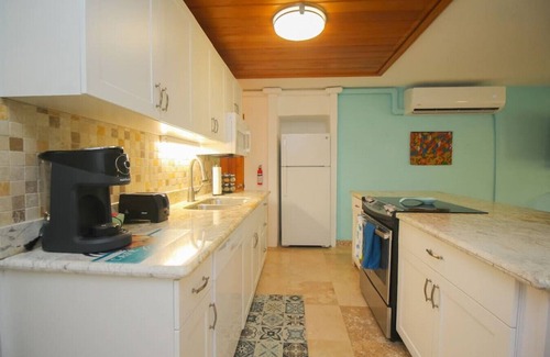 Estate Golden Rock Apartment | 2 Bedroom Sleeps 6 - Cozy Condo with beach access