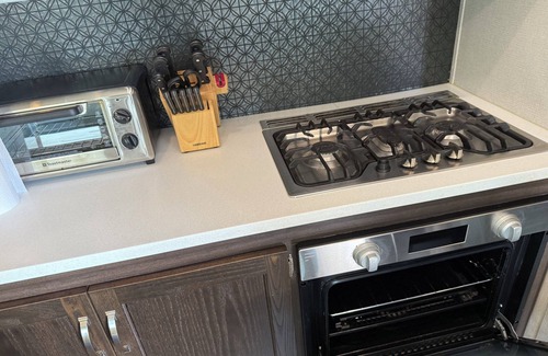 Dunnville RV Rental | 2 Bedroom Standard Resort Cottage in the maitland shores campground