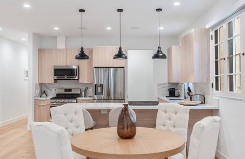 Fairfax District Apartment | 2 bedroom Stunning unit