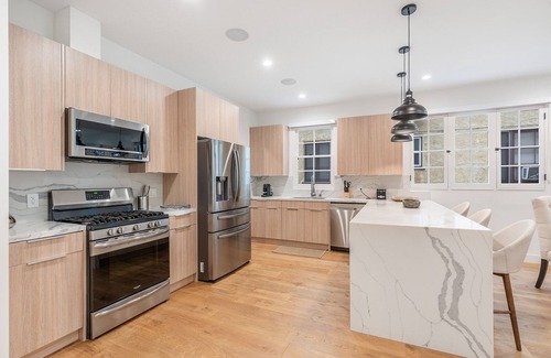 Fairfax District Apartment | 2 bedroom Stunning unit