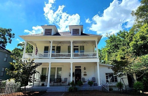 Eureka Springs Historic District Apartment | 2 Bedroom Suite in Historic B&B, Breakfast Include