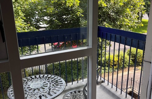 Bogside House | 2-bedroom townhome in Derry walking distance to city
