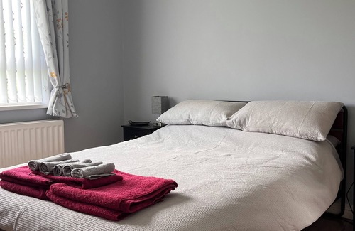 Bogside House | 2-bedroom townhome in Derry walking distance to city