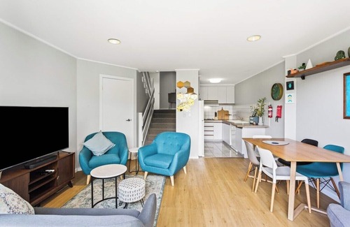 Cowes House | 2 Bedroom Townhouse Next to Golf