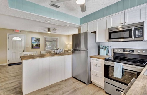 Indian River Estates House | 2 bedroom tropical pool home