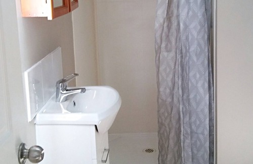 Mount Larcom Villa | 2 bedroom villa-style cabin
