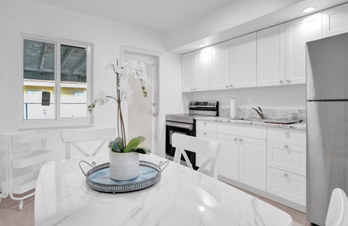 Deerfield Beach Villa | 2 Bedroom villa, 5 min to Beach, walk to Shopping, Restaurants and more