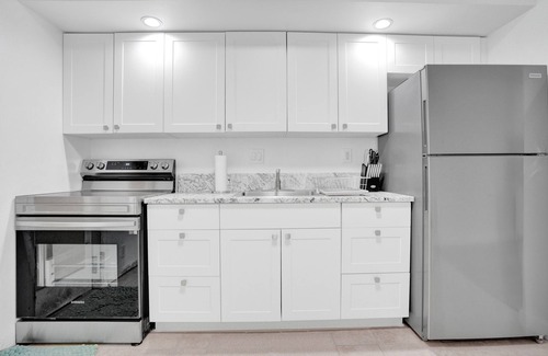 Deerfield Beach Villa | 2 Bedroom villa, 5 min to Beach, walk to Shopping, Restaurants and more