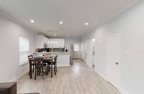 Southeast Houston House | 2 bedroom w/upstairs balcony attached to master