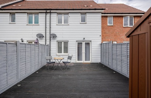 Dartford House | 2 bedroom with 2 bathrooms cozy house in Dartford Kent
