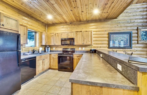 Boyne City Cabin | 2 Bedroom with an enclosed LOFT! Plus, a Newly Installed Hot Tub! Sleeps 8