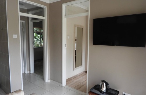 Harare Apartment | 2 bedroomed apartment with en-suite and kitchenette - 2071