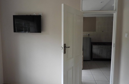 Harare Apartment | 2 bedroomed apartment with en-suite and kitchenette - 2071