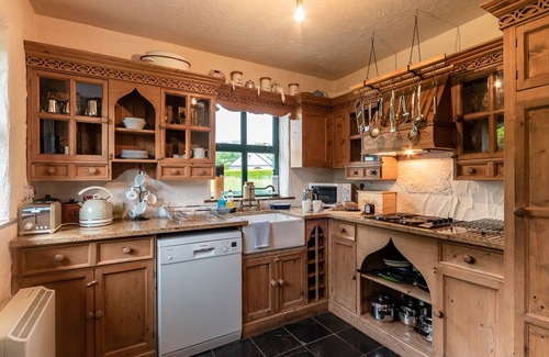 Kenmare Cottage | 2 bedroomed cottage steps from Kenmare town