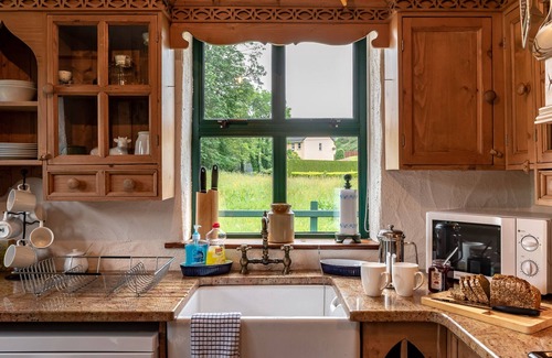 Kenmare Cottage | 2 bedroomed cottage steps from Kenmare town