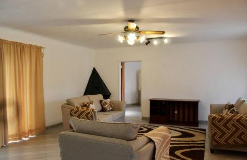 Mutare Apartment | 2 bedroomed house with a lovely garden - 2177