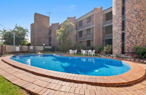 Alexandra Headland Apartment | 2 bedrooms 2 baths with balcony and ocean views, across from ocean