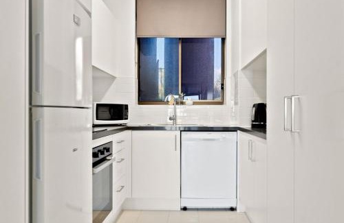 Alexandra Headland Apartment | 2 bedrooms 2 baths with balcony and ocean views, across from ocean