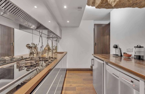 Belgravia Condo | 2 Bedrooms/2 Bathrooms at Belgravia