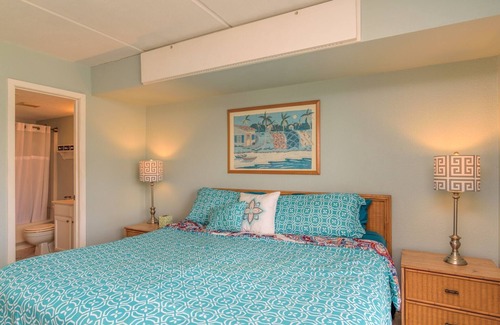 South Padre Island Condo | 2 Bedrooms 2 Bath Condo - Sleeps 6, Wi-Fi, Pool
