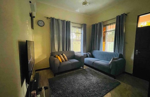 Mbezi Beach House | 2 Bedrooms Cozy Apartment Wi-Fi Hot Shower Netflix