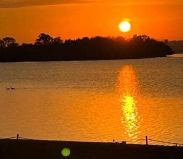 Adolphustown House | 2 Bedrooms Holiday Homes In Deseronto