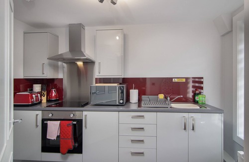 South Shore Apartment | 2 Bedrooms Sleeps 6 Near Top Blackpool Attractions