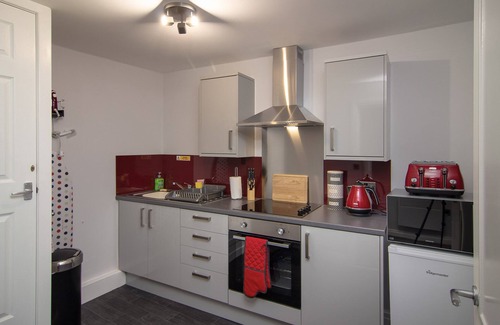 South Shore Apartment | 2 Bedrooms Sleeps 7 Near Top Blackpool Attractions