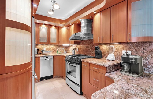 Mid Beach Apartment | 2 Bedrooms Unit OceanFront Resort The Alexander