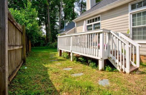 Cary House | 2 Beds, Kids Friendly ,Jaccuzzi Tub,Walk to Food Lion,Restaurant, Keurig , sleep noise machine,Crib,5G