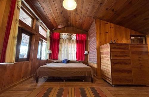 Kanatal House | 2 BHK Cottage w Mountain view Hilltop Hideaway