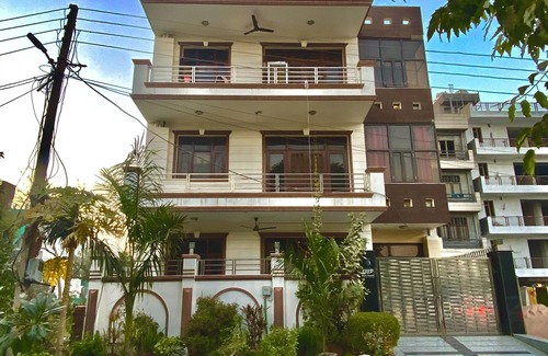Gurugram House | 2 BHK entire floor for stay/parties