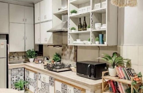 Green Park Apartment | 2 BHK Gem by Hauz Khas Fort - Delhi's Heritage!