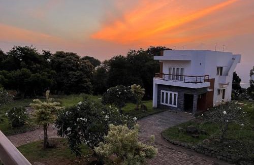 Yelagiri Resort | 2 BHK Private Villa - Air Conditioned - Free Wifi - Swimming Pool - No Alcohol Zone - Easy Stays Yelagiri