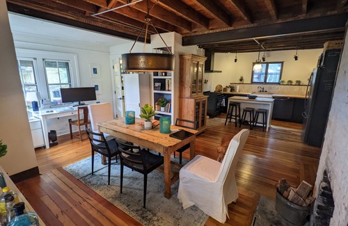 Historic Montford House | 2 Block to downtown. Victorian Bungalow Meets Chic Urban Loft