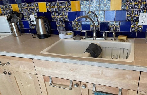 Tyrone House | 2 block to the art district. Recently remodeled with modern updates immenities.