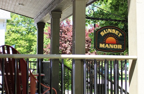 South Haven Apartment | 2 blocks from Lake Michigan family friendly