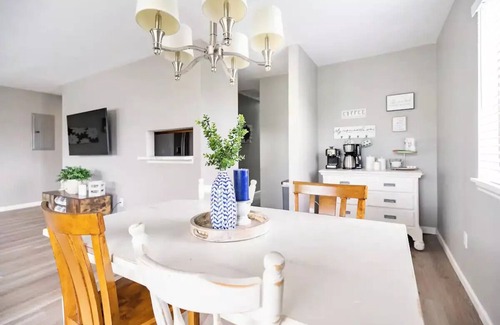 Tallahassee House | 2 blocks to FSU,Campus tours/visits,King bed,Gated community w/2 pools,Free park