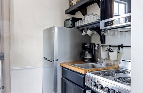 Cannonborough Elliotborough House | 2 Blocks to King St - 2 Bedroom/3 Bath, Sleeps 6!